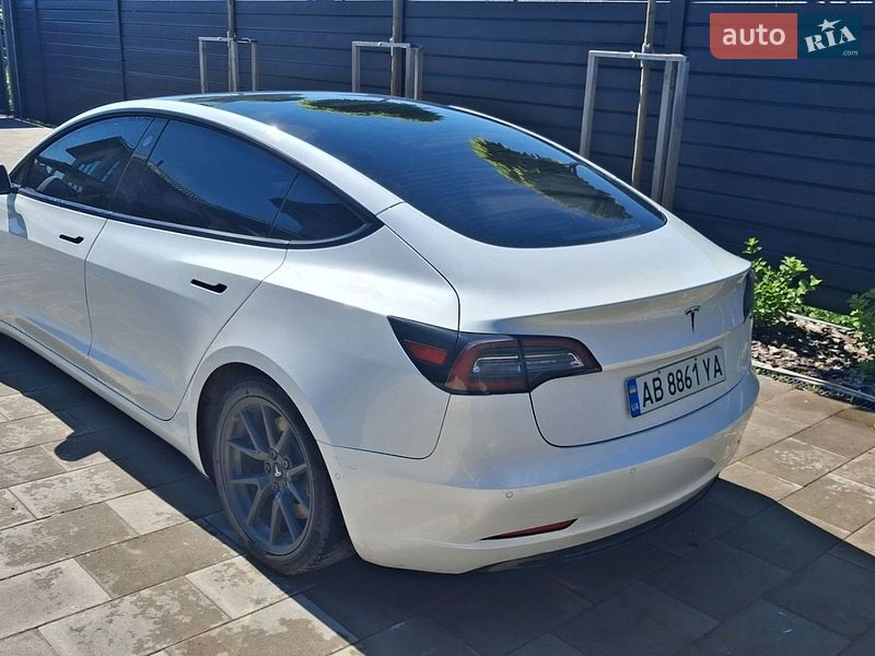 Седан Tesla Model 3 2021 в Вінниці