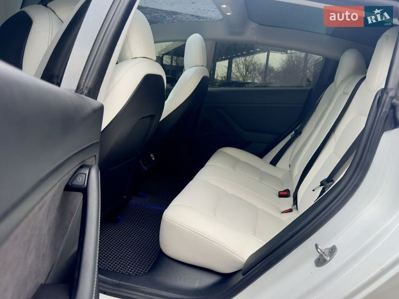 Седан Tesla Model 3 2021 в Вінниці