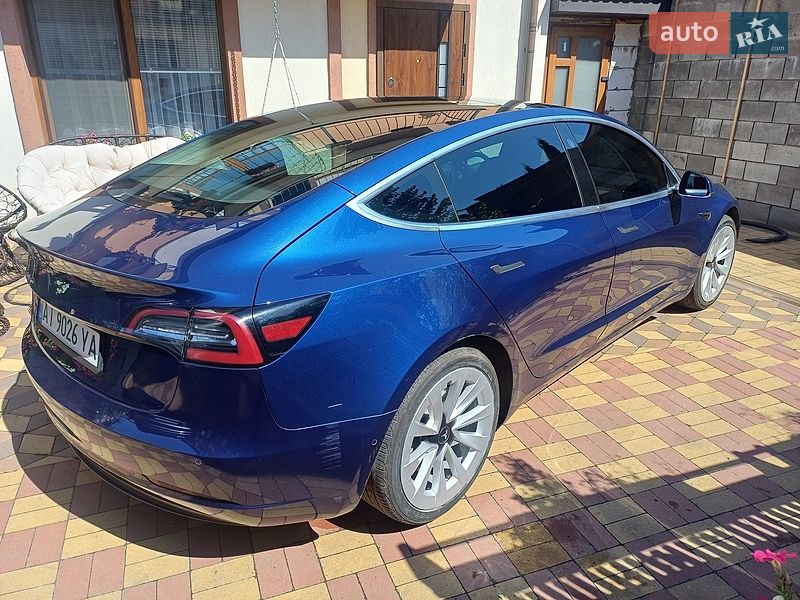Седан Tesla Model 3 2020 в Киеве