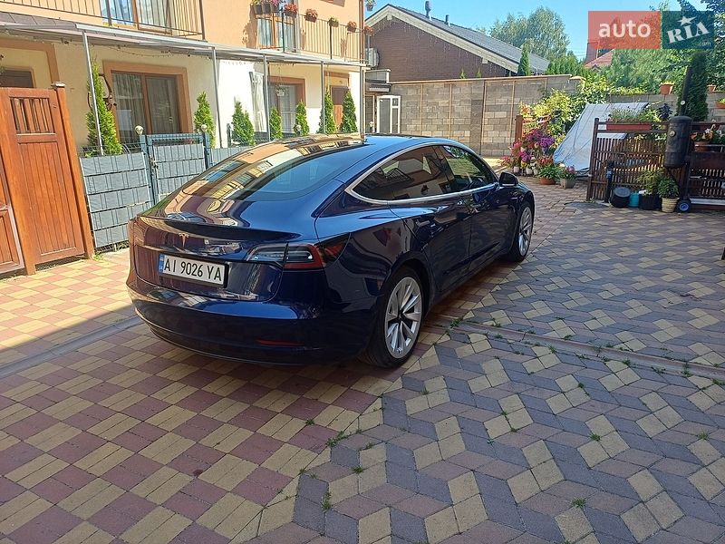 Седан Tesla Model 3 2020 в Киеве