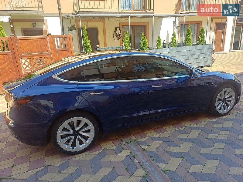 Седан Tesla Model 3 2020 в Киеве