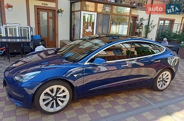Седан Tesla Model 3 2020 в Киеве