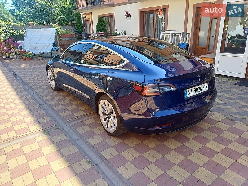 Седан Tesla Model 3 2020 в Киеве