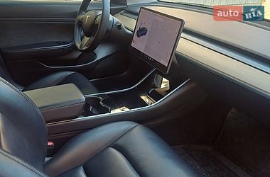 Седан Tesla Model 3 2020 в Киеве