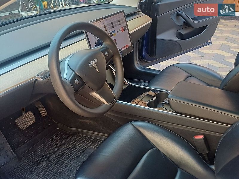 Седан Tesla Model 3 2020 в Киеве