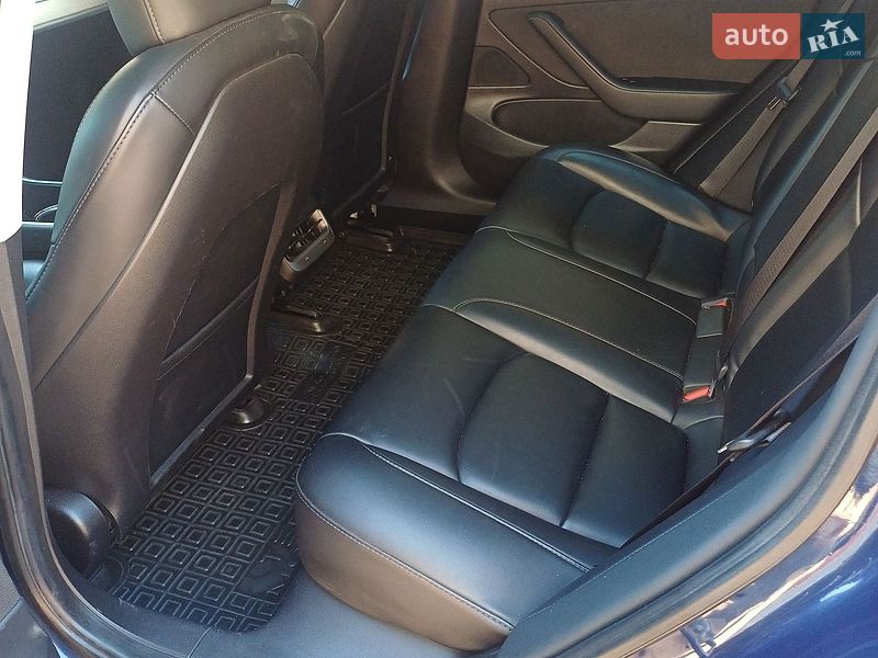 Седан Tesla Model 3 2020 в Киеве