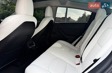 Седан Tesla Model 3 2022 в Кривому Розі