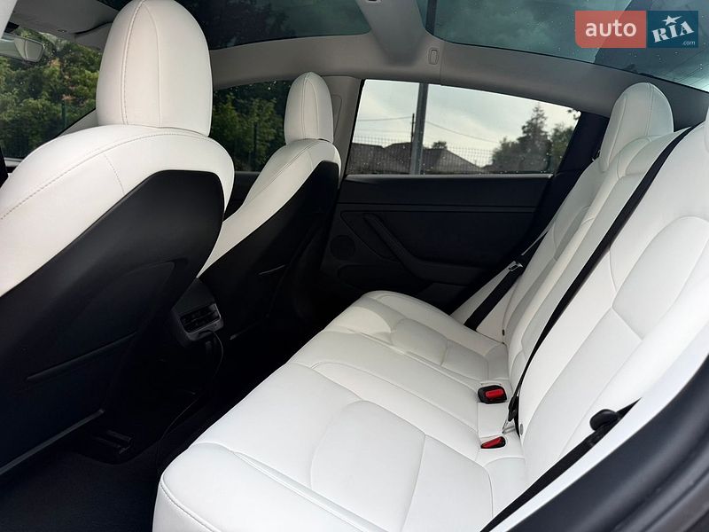 Седан Tesla Model 3 2022 в Кривому Розі
