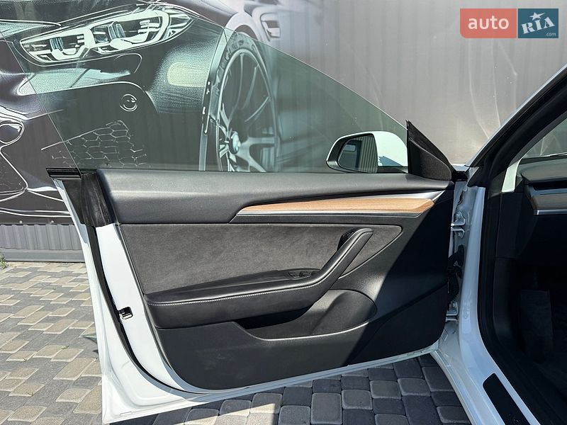 Седан Tesla Model 3 2023 в Львові фото 34 Седан Tesla Model 3 2023 в Львові