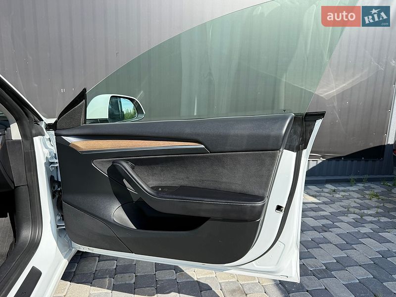 Седан Tesla Model 3 2023 в Львові фото 53 Седан Tesla Model 3 2023 в Львові