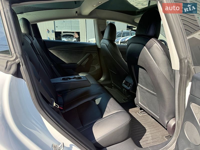 Седан Tesla Model 3 2023 в Львові фото 68 Седан Tesla Model 3 2023 в Львові