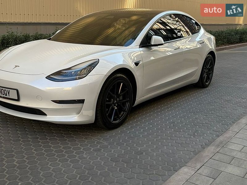 Tesla Model 3 2020