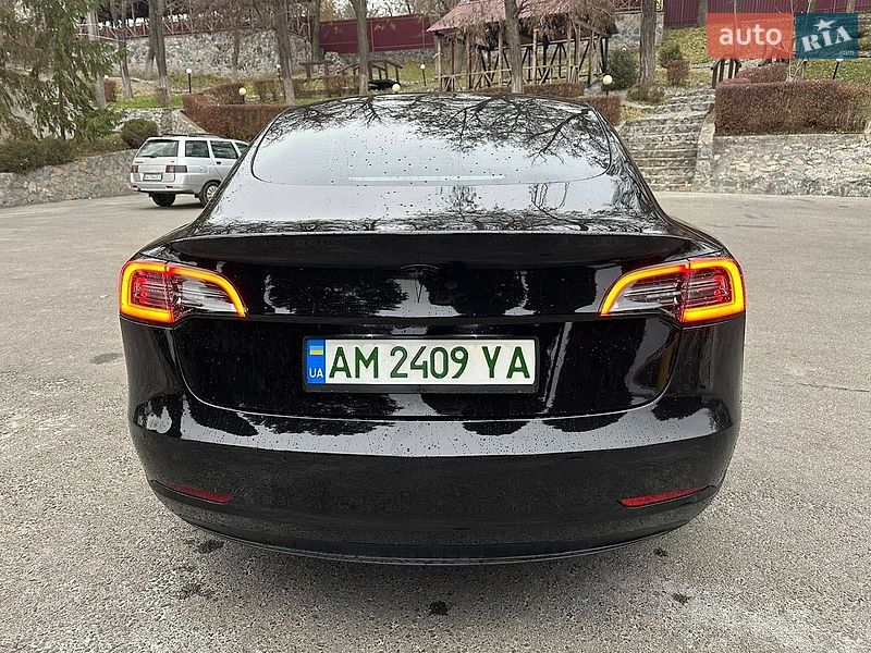 Седан Tesla Model 3 2022 в Житомирі