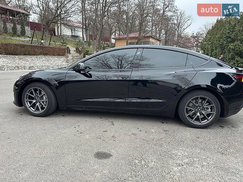 Седан Tesla Model 3 2022 в Житомирі
