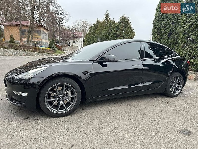 Седан Tesla Model 3 2022 в Житомирі