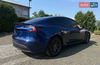 Седан Tesla Model 3 2025 в Стрию