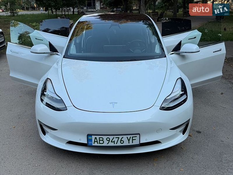 Седан Tesla Model 3 2018 в Киеве