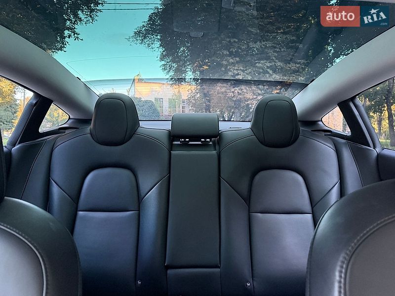 Седан Tesla Model 3 2018 в Киеве