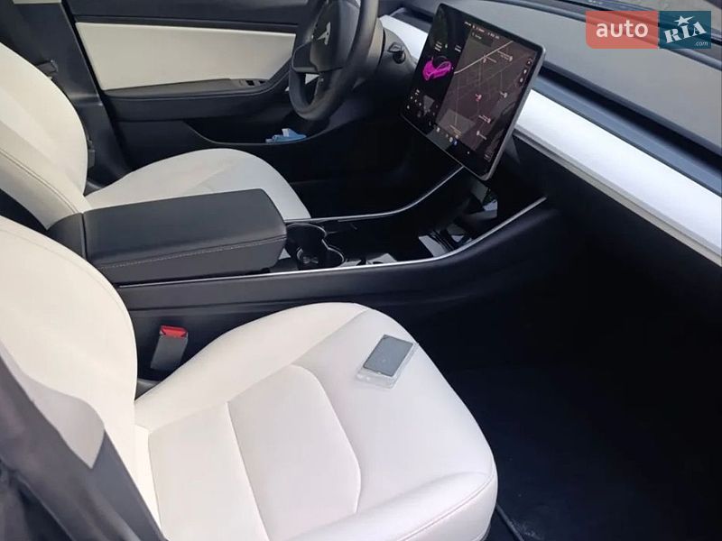 Седан Tesla Model 3 2020 в Киеве