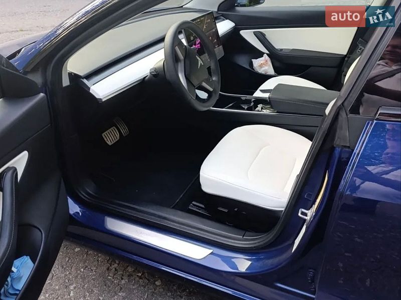 Седан Tesla Model 3 2020 в Киеве