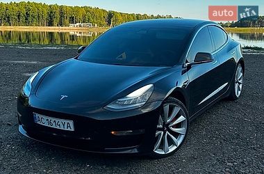 Седан Tesla Model 3 2019 в Луцке