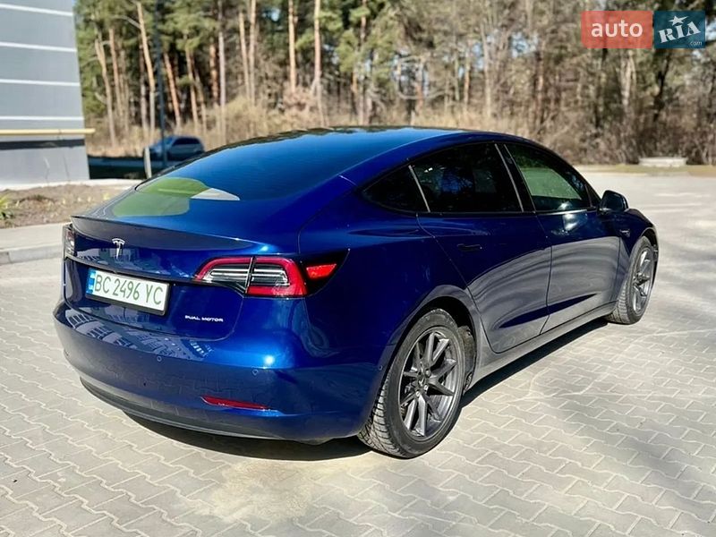Седан Tesla Model 3 2021 в Новояворовске