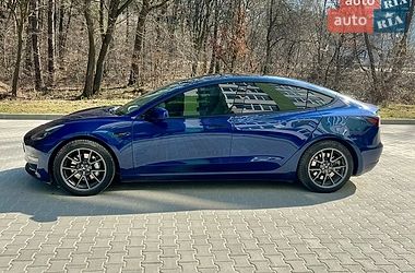 Седан Tesla Model 3 2021 в Новояворовске
