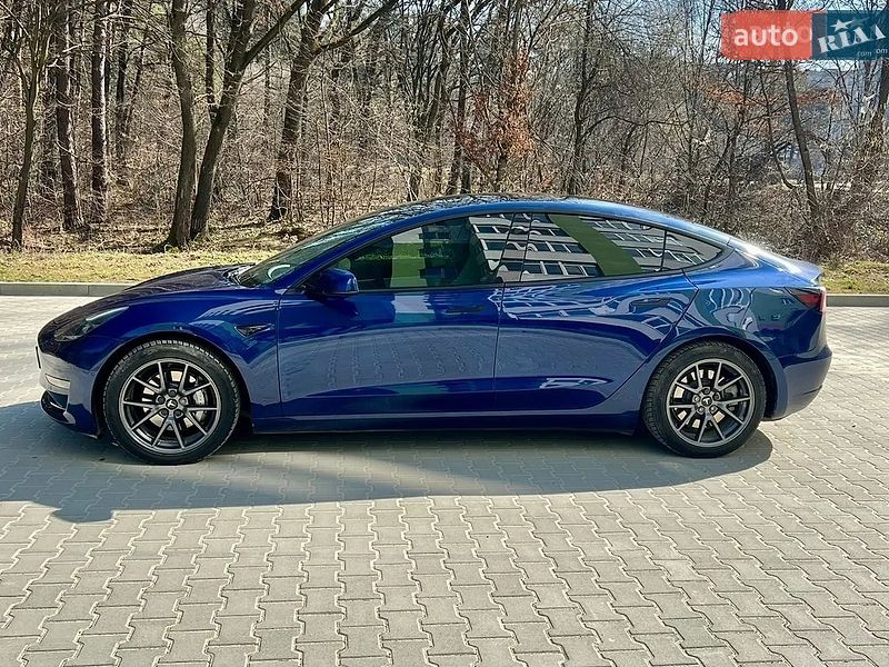 Седан Tesla Model 3 2021 в Новояворовске