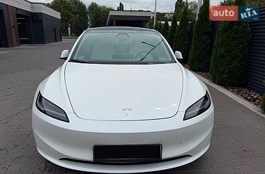 Седан Tesla Model 3 2024 в Черкасах