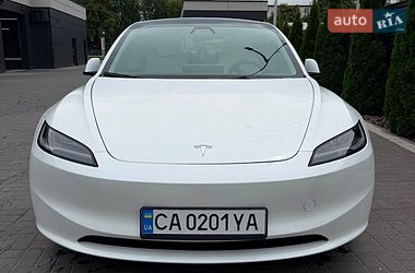 Седан Tesla Model 3 2024 в Черкасах