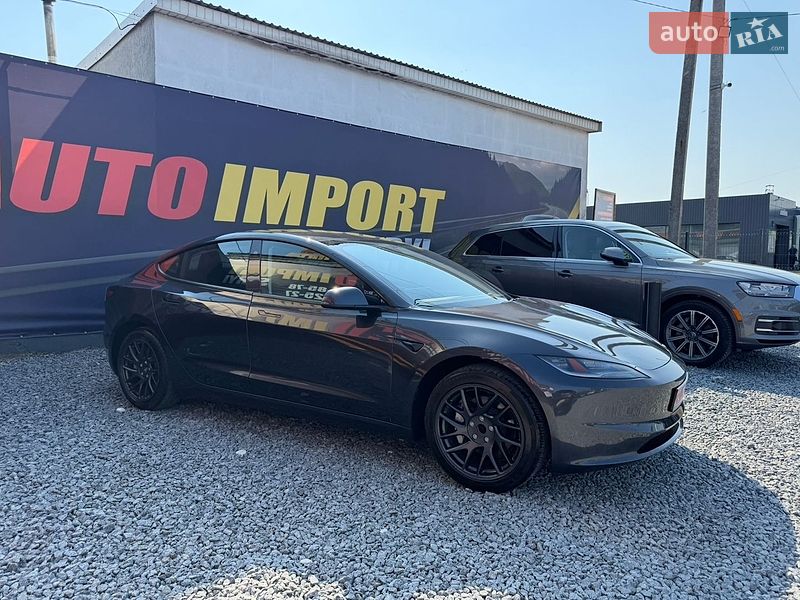 Tesla Model 3, фото з оголошення