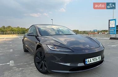 Седан Tesla Model 3 2025 в Киеве