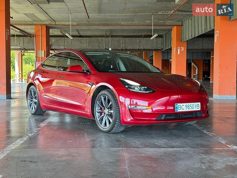 Седан Tesla Model 3 2022 в Львове