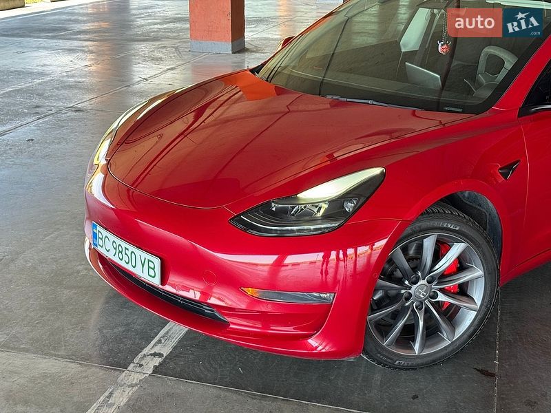 Седан Tesla Model 3 2022 в Львове