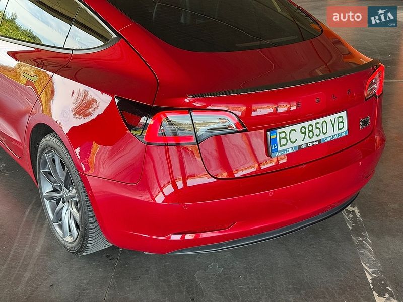 Седан Tesla Model 3 2022 в Львове