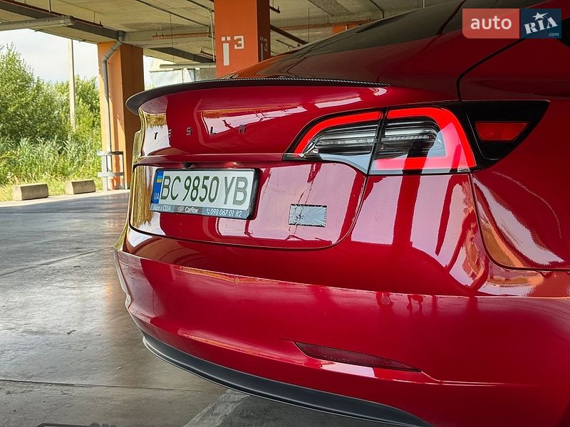 Седан Tesla Model 3 2022 в Львове