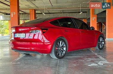 Седан Tesla Model 3 2022 в Львове