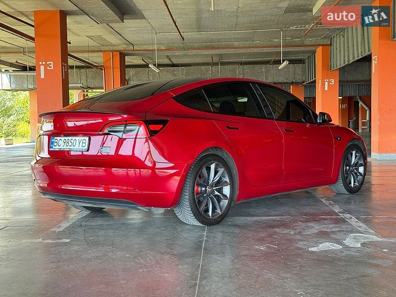 Седан Tesla Model 3 2022 в Львове