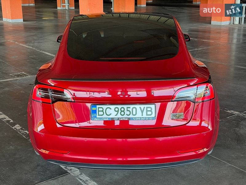 Седан Tesla Model 3 2022 в Львове