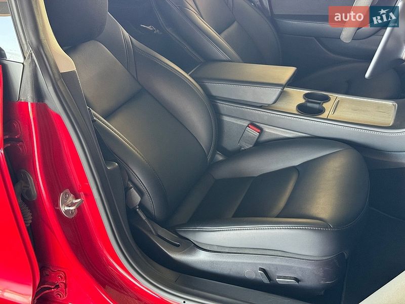 Седан Tesla Model 3 2022 в Львове