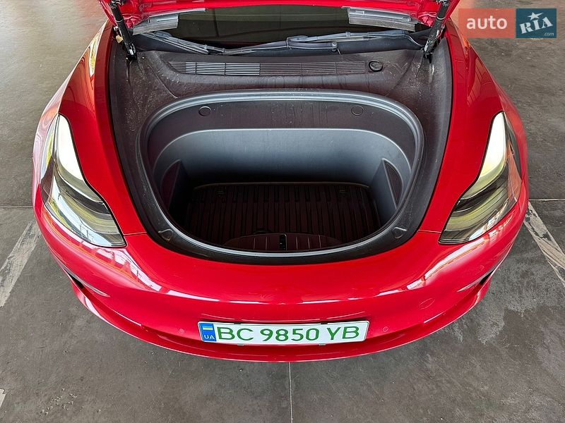 Седан Tesla Model 3 2022 в Львове