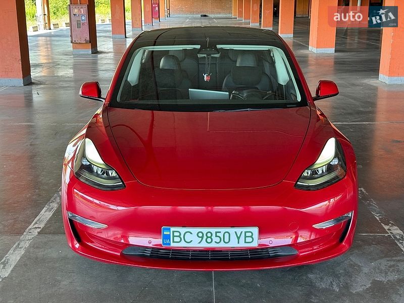 Седан Tesla Model 3 2022 в Львове