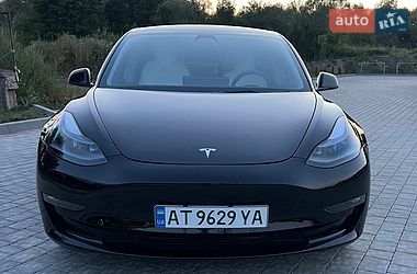 Седан Tesla Model 3 2023 в Івано-Франківську