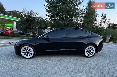 Седан Tesla Model 3 2023 в Івано-Франківську