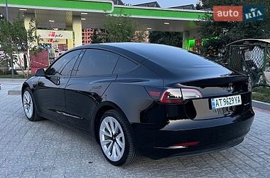 Седан Tesla Model 3 2023 в Івано-Франківську