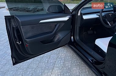 Седан Tesla Model 3 2023 в Івано-Франківську