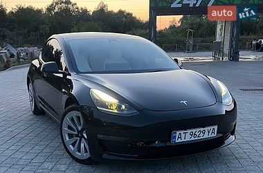 Седан Tesla Model 3 2023 в Івано-Франківську