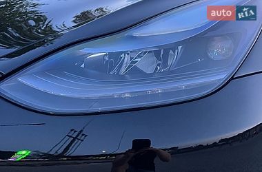 Седан Tesla Model 3 2023 в Івано-Франківську