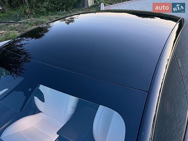 Седан Tesla Model 3 2023 в Івано-Франківську