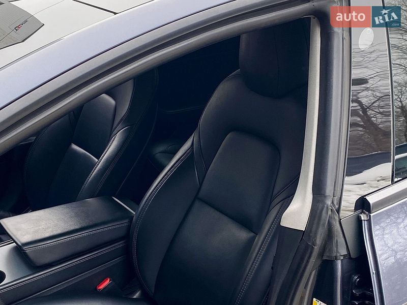 Седан Tesla Model 3 2021 в Львові